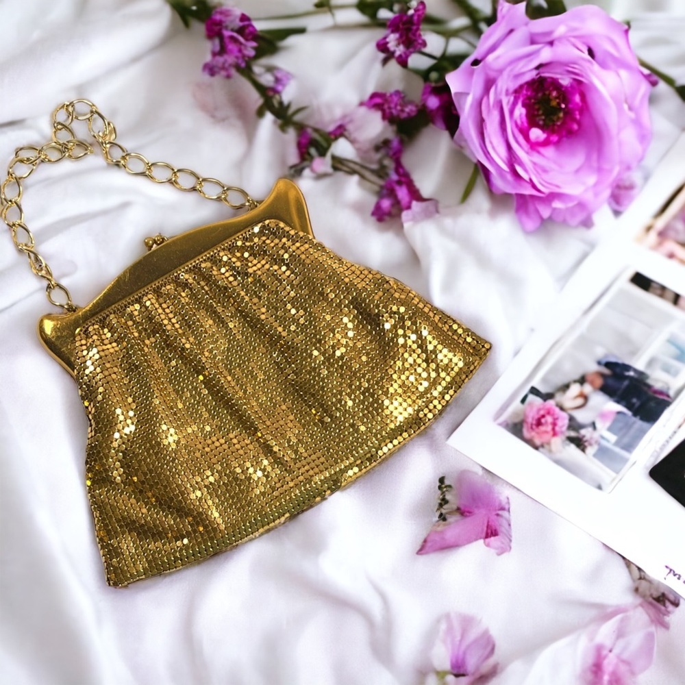 Vintage 1950s gold metal mesh chain mail Whiting & Davis wristlet evenin… - Picture 2 of 9
